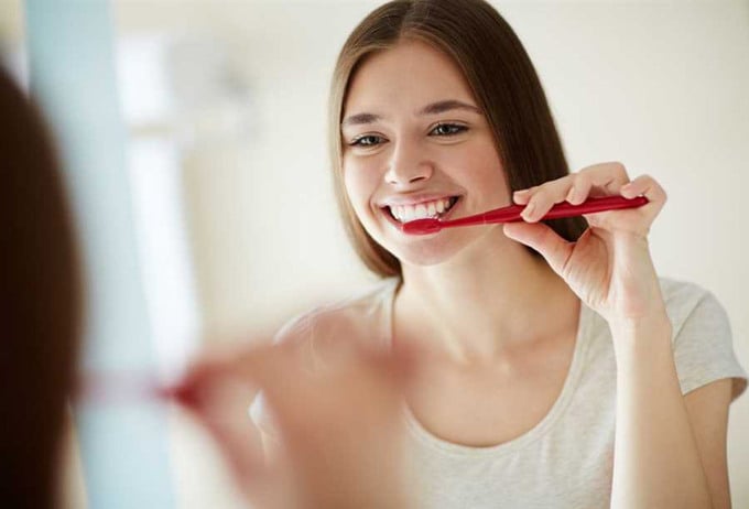 Bàn chải đánh răng điện hay bàn chải thường tốt hơn?