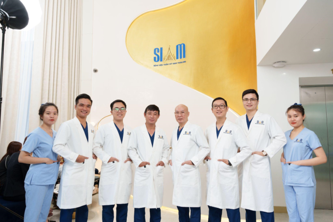 Đội ngũ bác sĩ tại bệnh viện Siam Thailand.